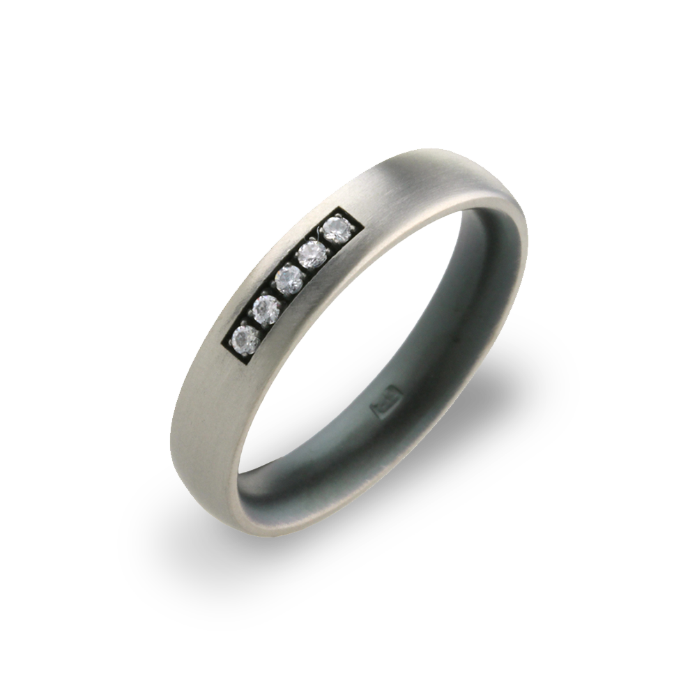 Grain Set Court Ring