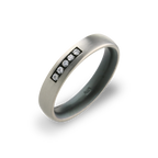 Grain Set Court Ring